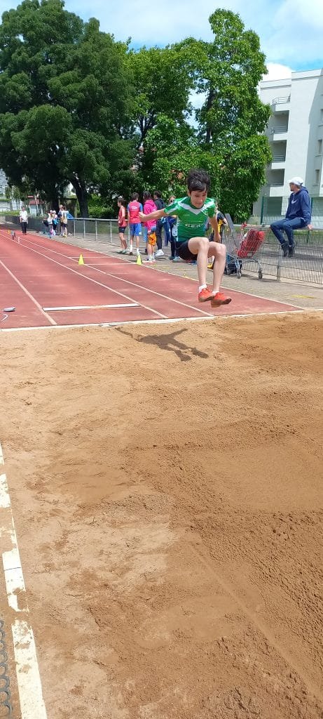 Championnats régionaux de zone Benjamins à Besançon : un relais en or ! 20 20240615 122243