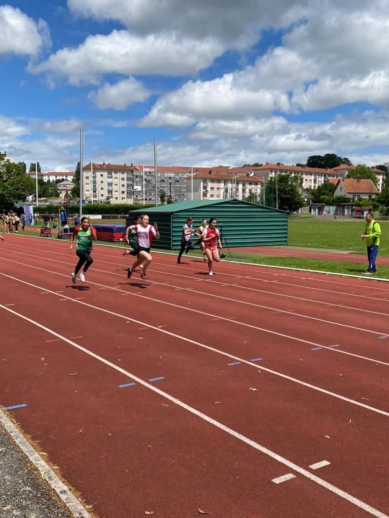 Championnats régionaux de zone Benjamins à Besançon : un relais en or ! 10 IMG 20240615 WA0035