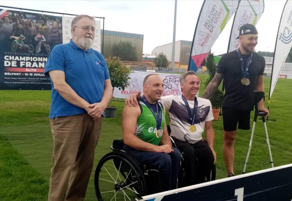 Championnats de France Handisport à Belfort : Julien Casoli remporte 3 médailles accompagné de nos juges et médecin sur le terrain ! 3 image00000211