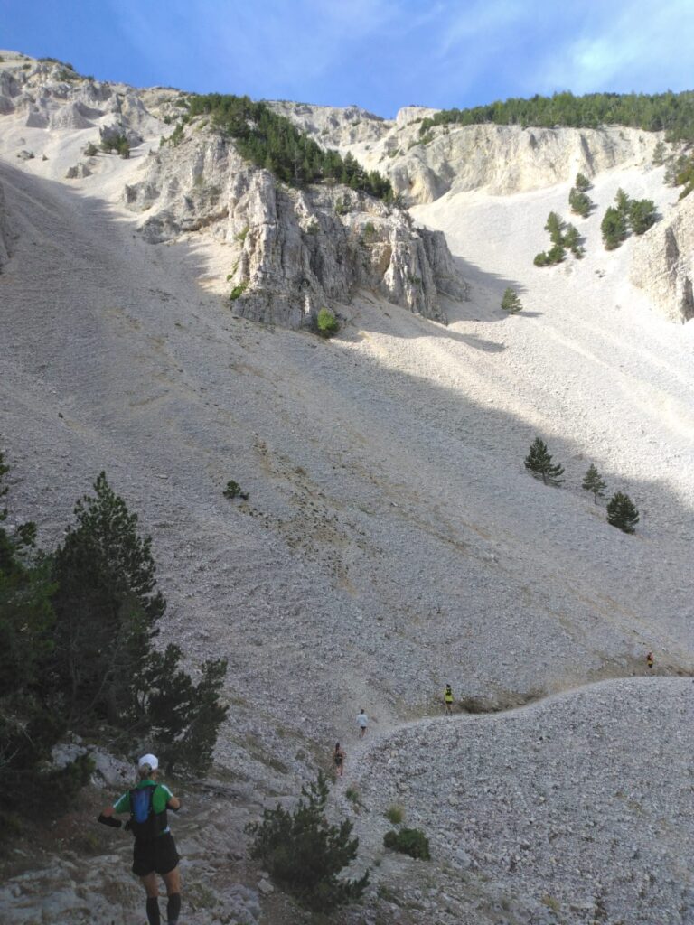 Romane et Gwladys en stage sur le Mont Ventoux 5 WhatsApp Image 2025 10 05 at 09.35.32