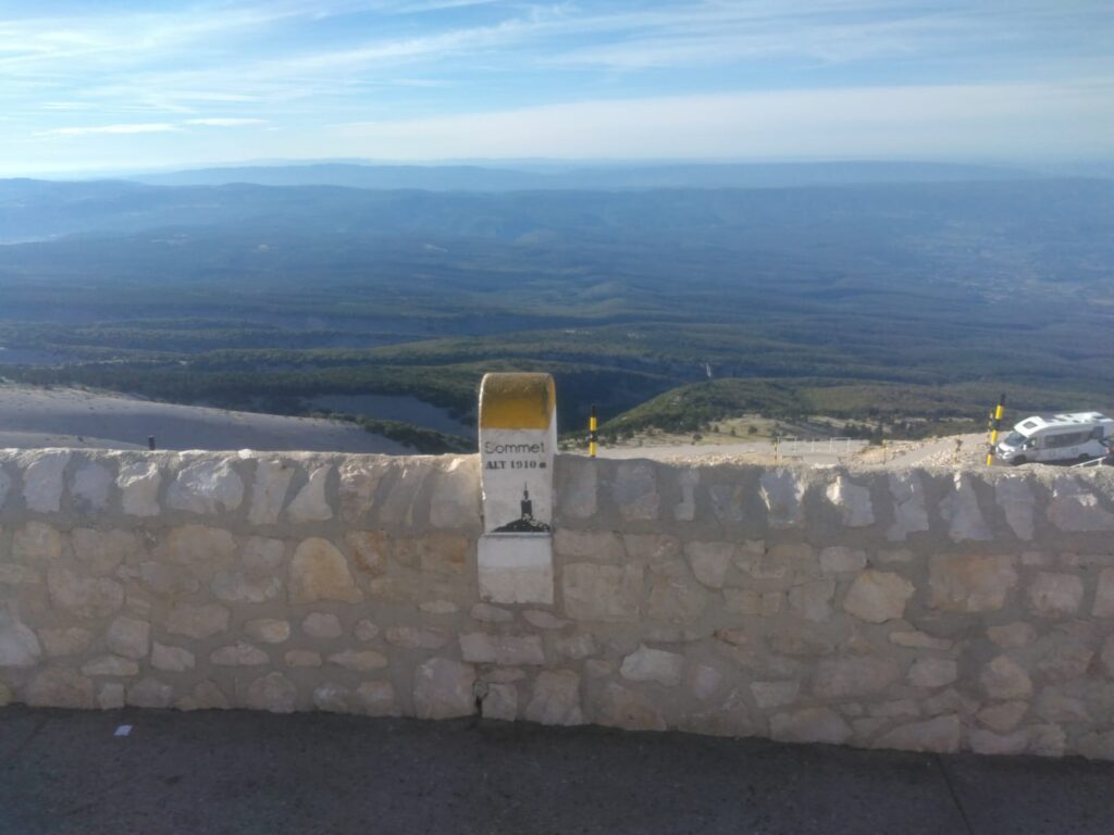 Romane et Gwladys en stage sur le Mont Ventoux 7 WhatsApp Image 2025 10 05 at 09.35.33